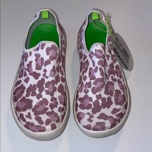 NWT OOFOS Women's Pink Leopard Slip-On Shoes